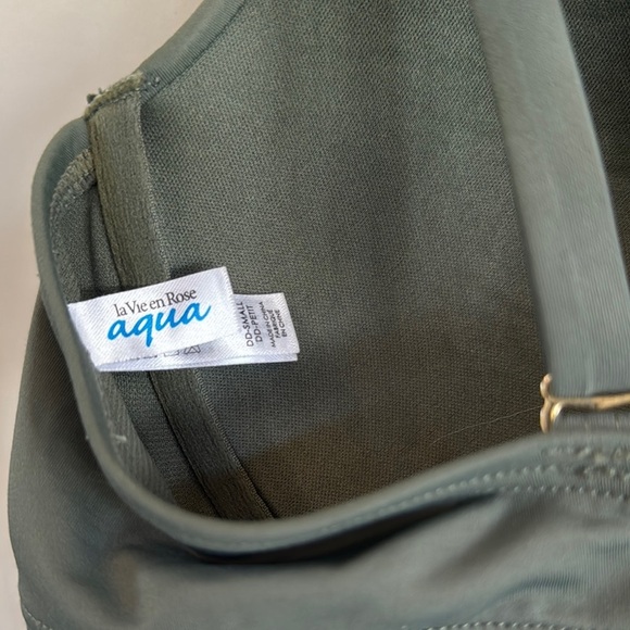 💚 La Vie en Rose Green Swim Top with Molded Cups
Size Small DD - Picture 4 of 4